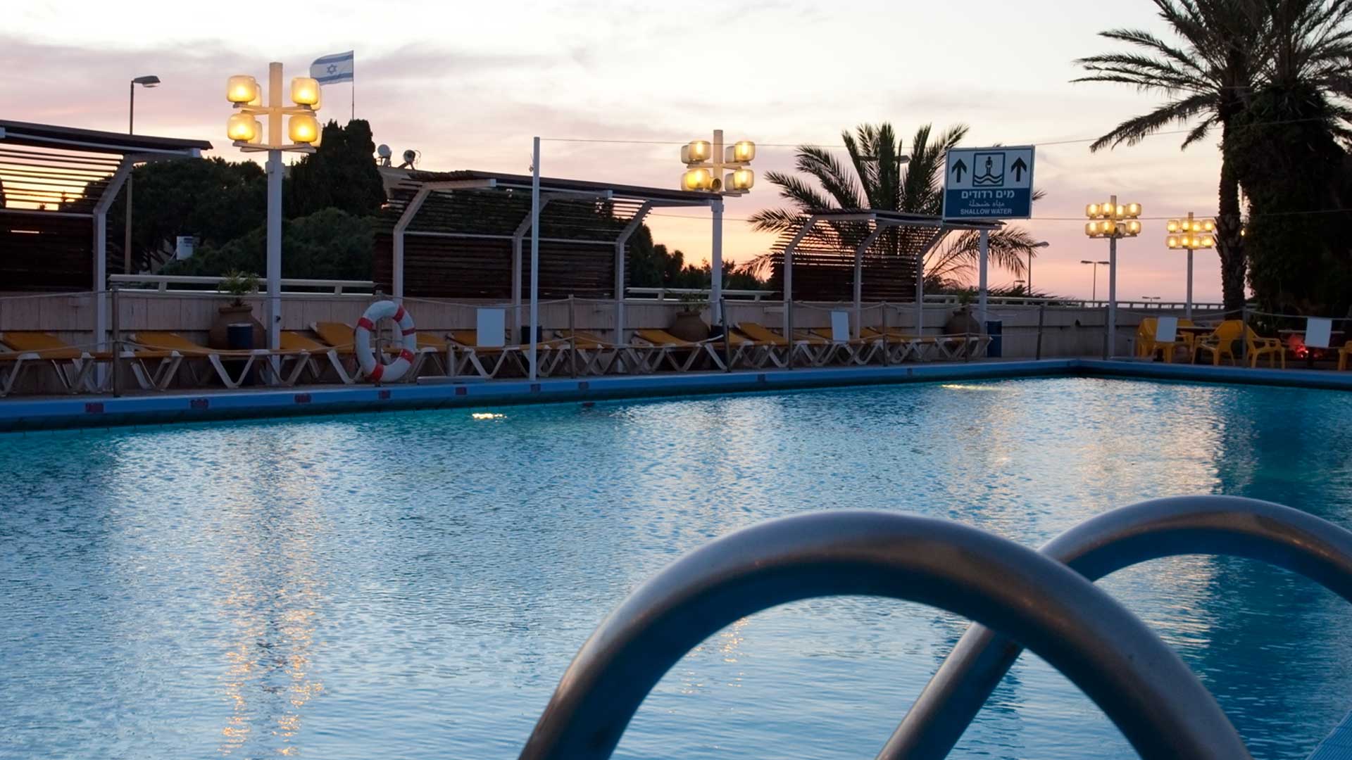  Dan Panorama Haifa swimming pool