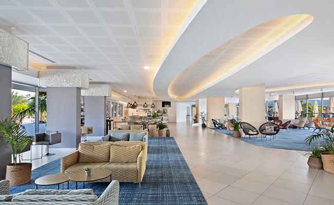 Neptune Eilat Hotel: The Piraeus Lobby offers a dairy menu