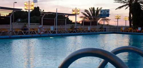 Hotel swimming pool picture