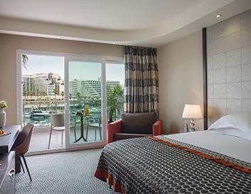 Superior Quadro Room picture
